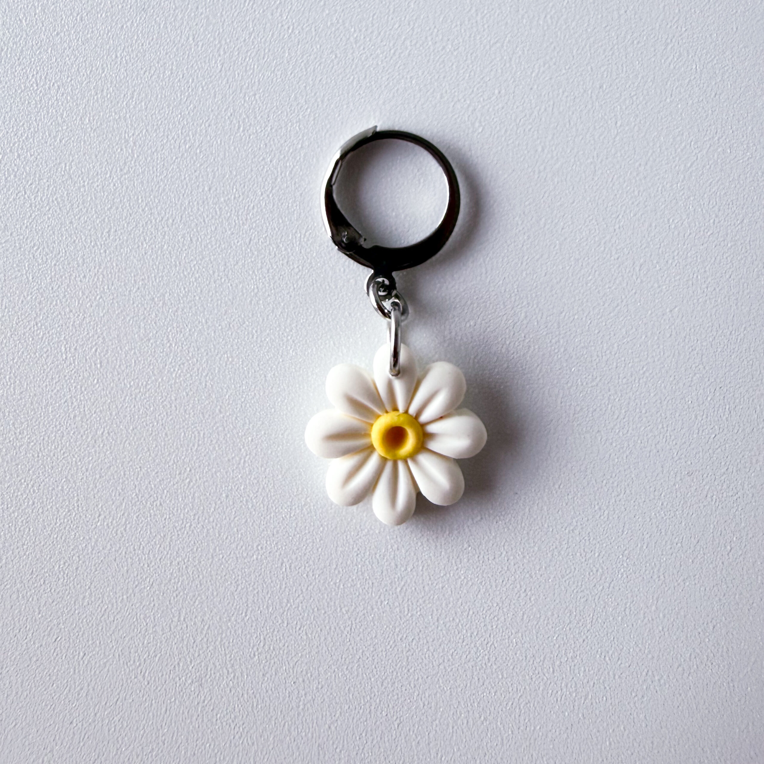 Daisy stitch marker - crochet and knitting accessory