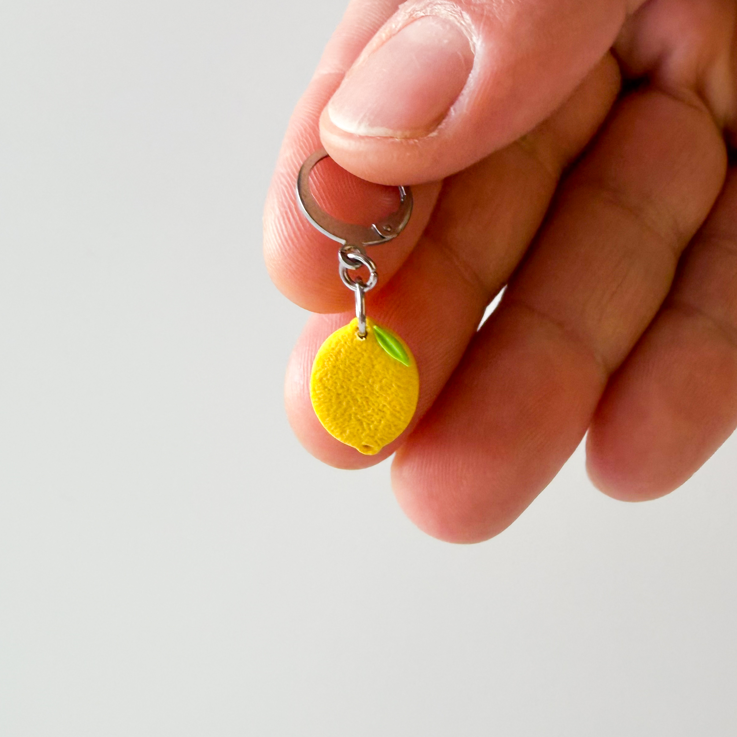 Lemon stitch marker - crochet and knitting accessory - Image 2